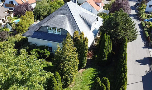 EG Wohnung - Erstbezug nach Renovierung in einem 2-Familienhaus - 4,5 Zi mit Terrasse und Garten