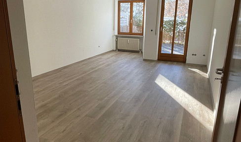 Newly renovated 2-room apartment with terrace in Augsburg-Haunstetten