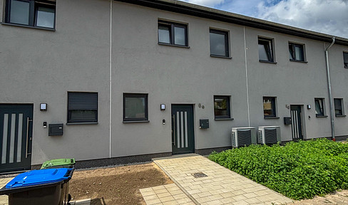 Energy-efficient new-build mid-terraced house with garden - from private owner