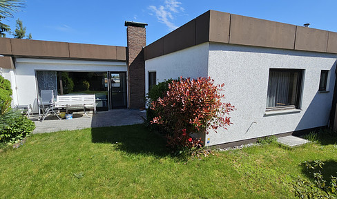 Großzügiger Winkelbungalow mit Einliegerwohnung in bester Lage sucht Handwerker