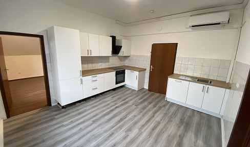 Newly renovated 2-room apartment for student flat share with modern kitchen & air conditioning near the university