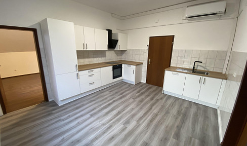 Newly renovated 2-room apartment for student flat share with modern kitchen & air conditioning near the university