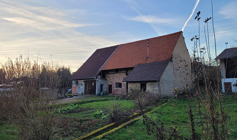 Large building plot with barn