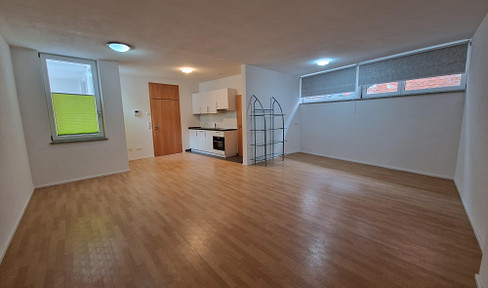 High-quality living in the center! Cozy 1-room apartment with large hobby room in the basement