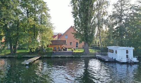 Your new home in the Intelligenzsiedlung on the waterfront with boat, sauna, fireplace