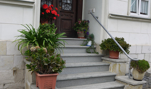 Stilvolle Altbauwohnung im EG / Hochparterre einer Jugendstilvilla mit fairen Heizkosten