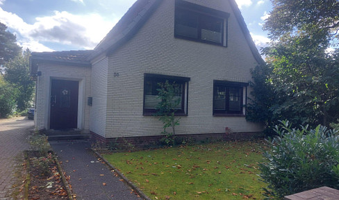 Detached house with guest cottage