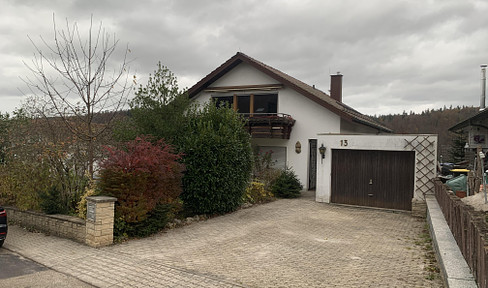 1,5-Zimmer-Souterrain-Wohnung mit großer Terrasse und eigenem Garten