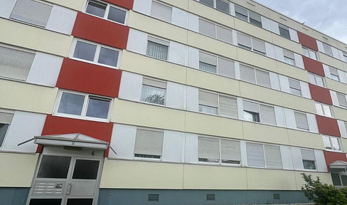 JOBCENTER! Frisch sanierte 3 Zimmer Wohnung mit Aufzug in Dormagen