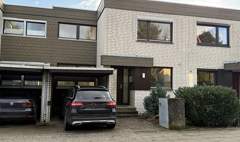 Light-flooded mid-terrace house in the immediate vicinity of the canal/ Bothfeld