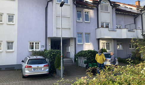 Helle, großzügig geschnittene 3 Zimmer Wohnung mit Gartenanteil