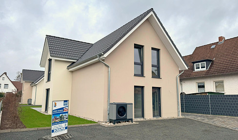 Modern and efficient detached house with freehold property in Hildesheim - interested?