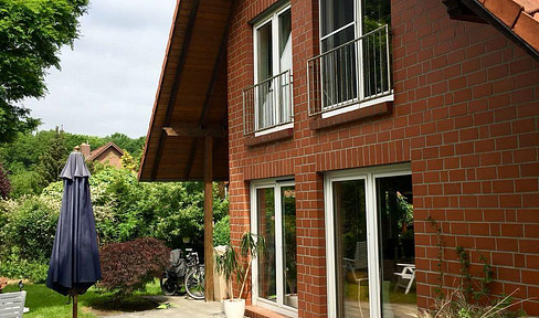 Haus mit moderner Küche, Kamin und bodentiefen Fenstern – sofort bezugsfertig!
