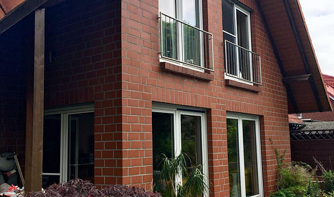 Haus mit moderner Küche, Kamin und bodentiefen Fenstern – sofort bezugsfertig!