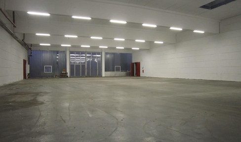 Warehouse and production hall, 540 m², with office space, located in an industrial area, just 2.75 €/m², near Saarbrücken.