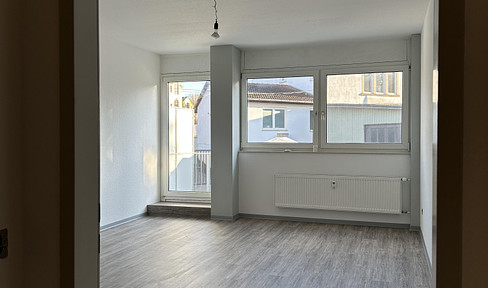 Completely renovated 1 room apartment in the city center with balcony - first occupancy!