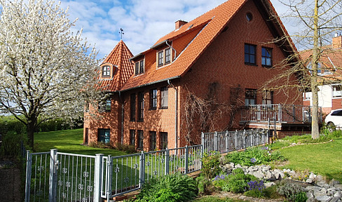 Architect's house with granny apartment, 262 m above sea level garden and unobstructable distant view in Göttingen.