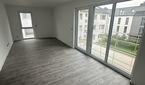 Neubau Erstbezug mit Balkon, Aufzug, Stellplatz