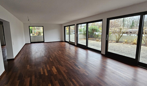 Spacious 6-room ground floor terrace apartment/ commercial premises