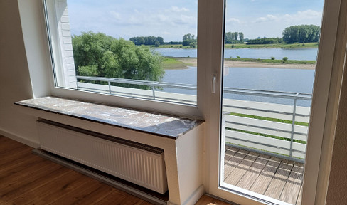 Maisonettewohnung mit direktem Rheinblick – Erstbezug nach Sanierung
