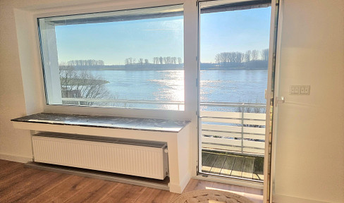 Luxury apartment with direct view of the Rhine - first occupancy after refurbishment