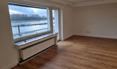 Luxury apartment with direct view of the Rhine - first occupancy after refurbishment