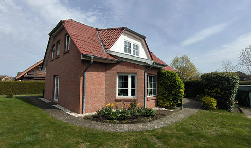 Modernized solid EFH with garage and heat pump in the northwest of Rostock