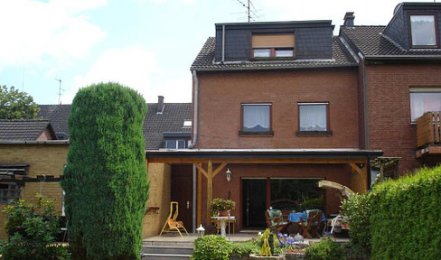 Familienfreundliches Einfamilienhaus mit Einliegerwohnung großem Garten und Doppelgarage