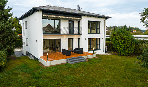 Traumwohnung im 2-MFH mit sonnigem Balkon im 1.OG - (saniert), Energie KL. A