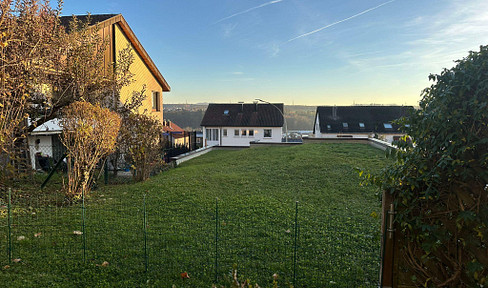 Moderne 3,5 Zimmer Wohnung mit Garten, Garage und Stellplatz in idyllischer Ortsrandlage