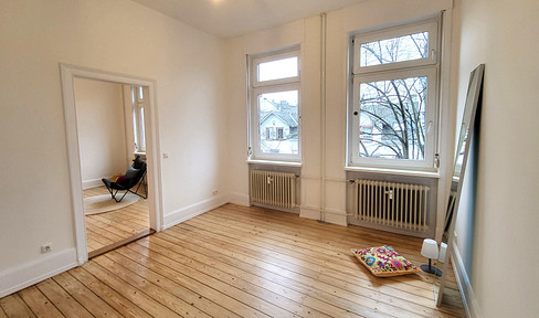 Freshly refurbished 3-room period building floor with balcony and communal garden