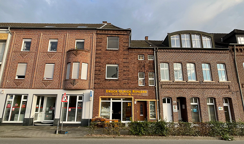 Commercial building for practice - office - business in top location on Kevelaer market square