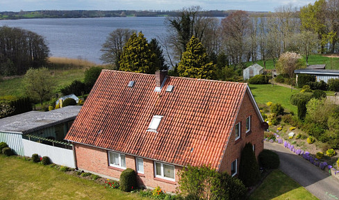 Stadtnahes Einfamilienhaus mit beeindruckendem Noorblick in ländlicher Umgebung