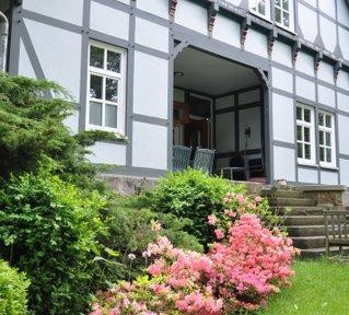 Beautiful 3 room apartment with EBK & parking space on estate in Kirchhorst