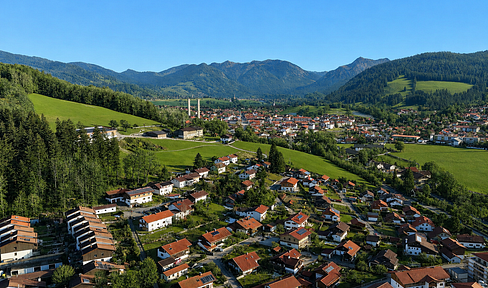 Subdivisible plot of land with mountain views – ideal for a duplex/multi-family home or a detached house.