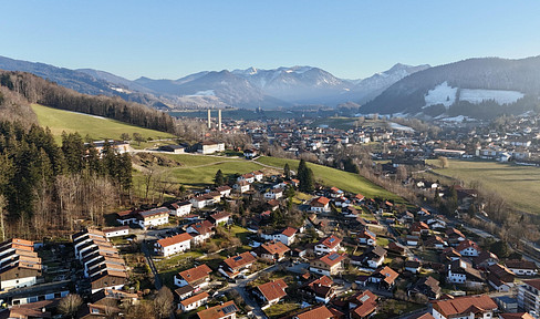Sonniges Baugrundstück mit Bergblick - Doppelhaus möglich