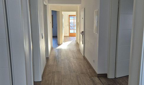 Sunny 5-room first floor apartment ( 140 sqm ) with private garden in the Allgäu