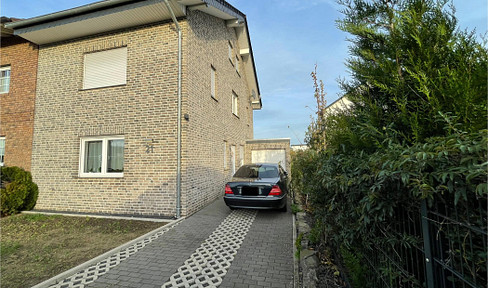 Detached house with large garden and garage