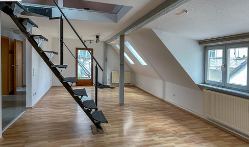 Stilvoll und gut geschnitten: Dachgeschosswohnung mit Dachterrasse und Galerie