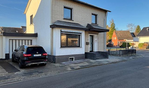 Detached house with garden, cellar and garage in the center of Kreuzau