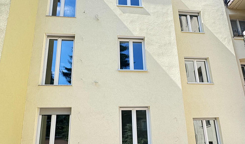 Completely renovated, bright 3-room apartment in Fürth.