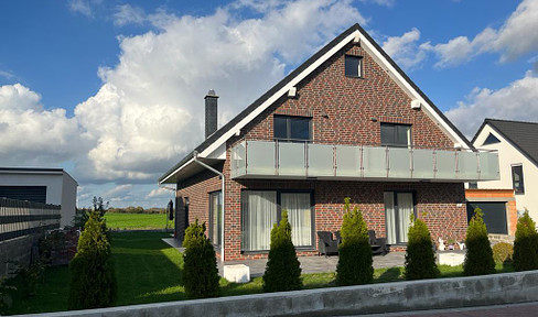 New detached house with garden and garage close to the city center