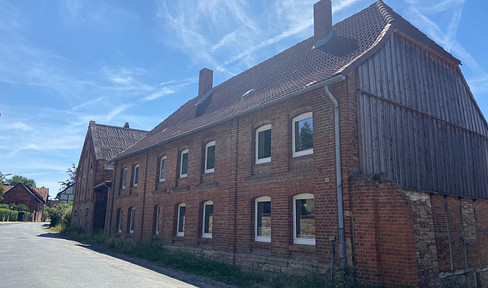 Three-sided farm - Farm with garden