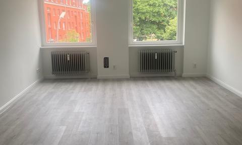 Bright, quiet practice/office/studio space for rent in the heart of Wandsbek