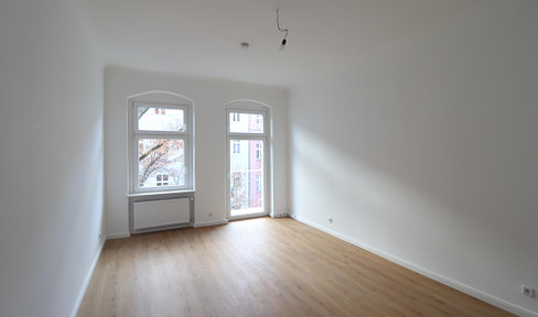 Freshly renovated 2-room apartment in Weserstraße | with balcony