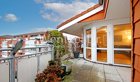 Stylish 4-room penthouse apartment with EBK in Glinde