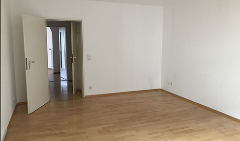 Frisch renovierte zwei Zimmer Wohnung mit Balkon (Bilder sind von vor der letzten Renovierung)