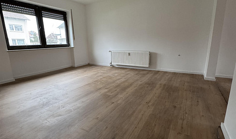 Kernsanierte 5 Zimmer Wohnung mit großer Terasse