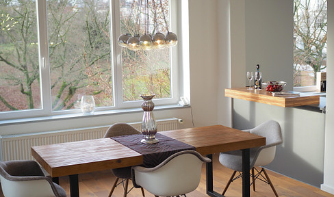 Light-flooded apartment on the Alster with balcony and lots of light