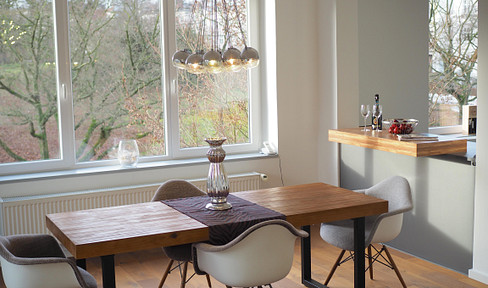 Light-flooded apartment on the Alster with balcony and lots of light